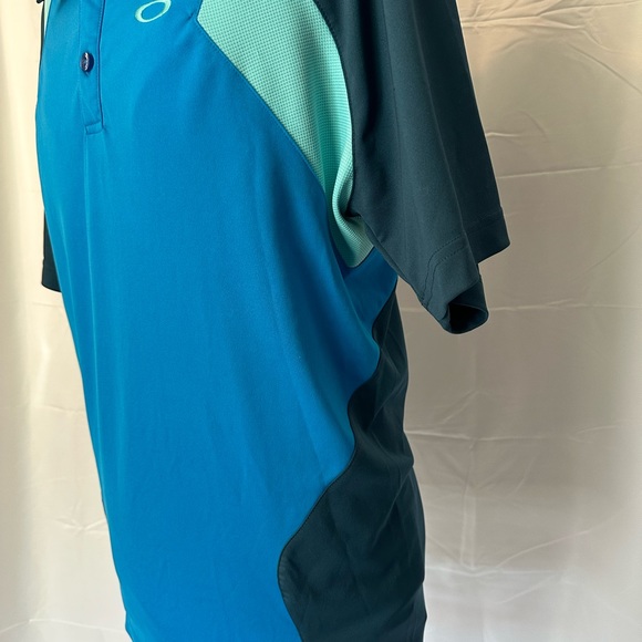 Oakley size medium polo - Picture 2 of 4
